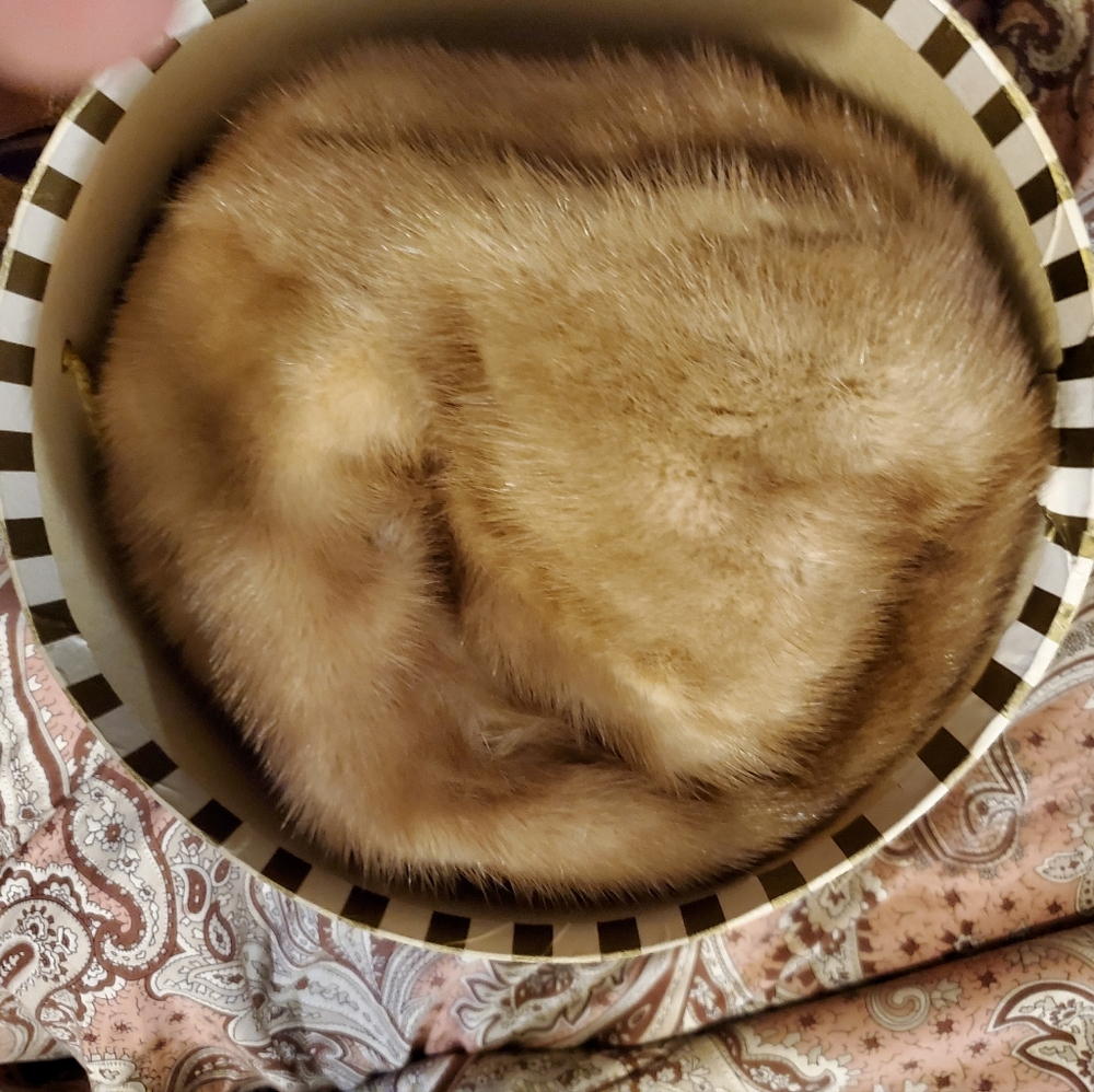 Real vintage fur hat beige 1960s